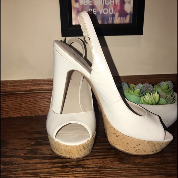 White platform open toe 👠